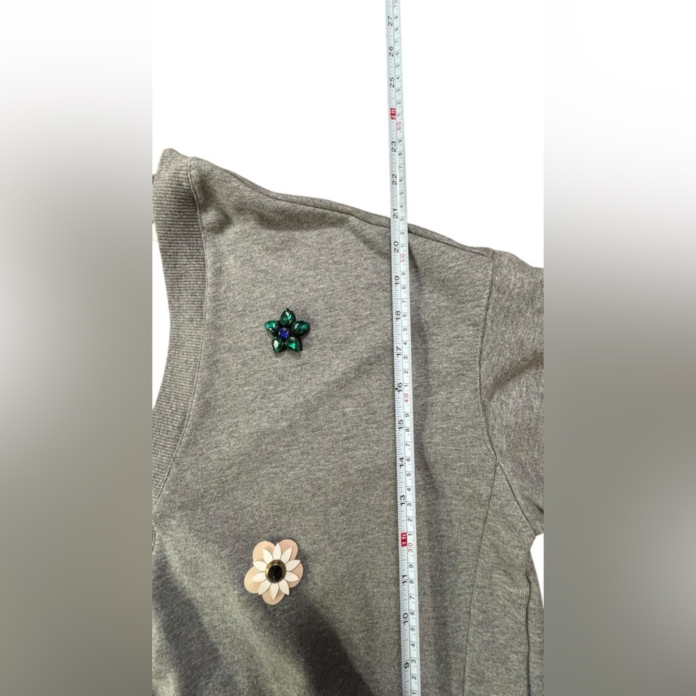 Endless Rose Women’s Gray Floral Embellished V-Neck Sweater Size Medium - Picture 5 of 9
